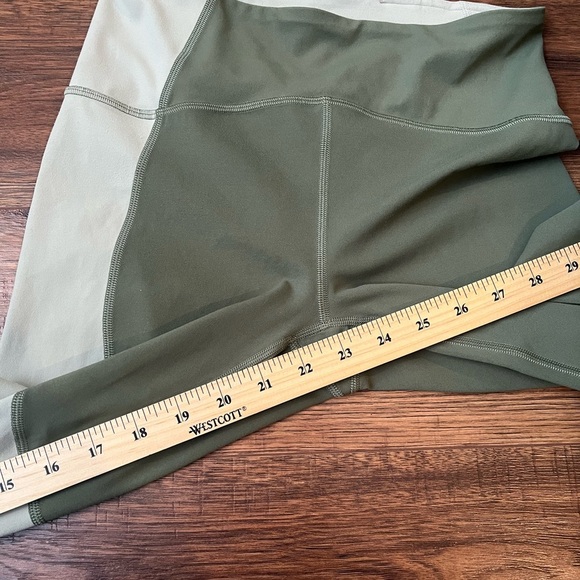 Lululemon Align Two-Tone Green Cropped Leggings 6 Workout Gym Activewear Running - Picture 5 of 5
